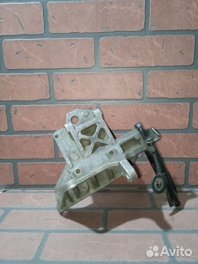 Крепление компрессора кондиционера subaru legacy B4 BE9 EJ25