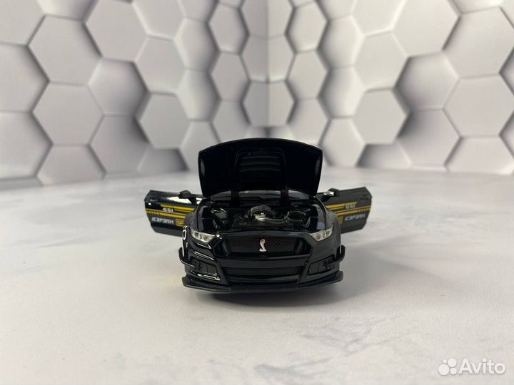 Модель машины Mustang Shelby GT500 чёрная 1:32