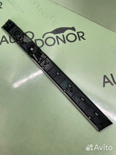 Накладка двери передняя левая Volkswagen Touareg