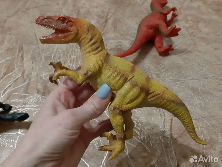 Динозавр фигурка