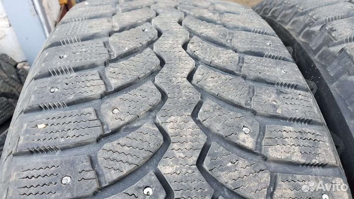 Bridgestone Blizzak Spike-01 235/55 R17 103T