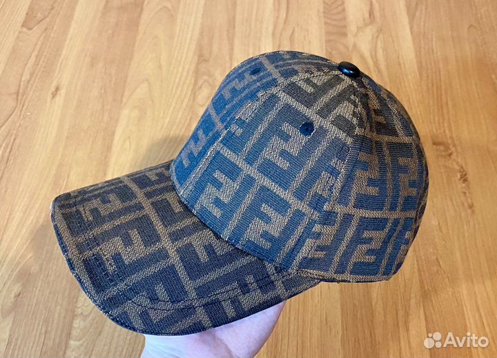 Бейсболка fendi