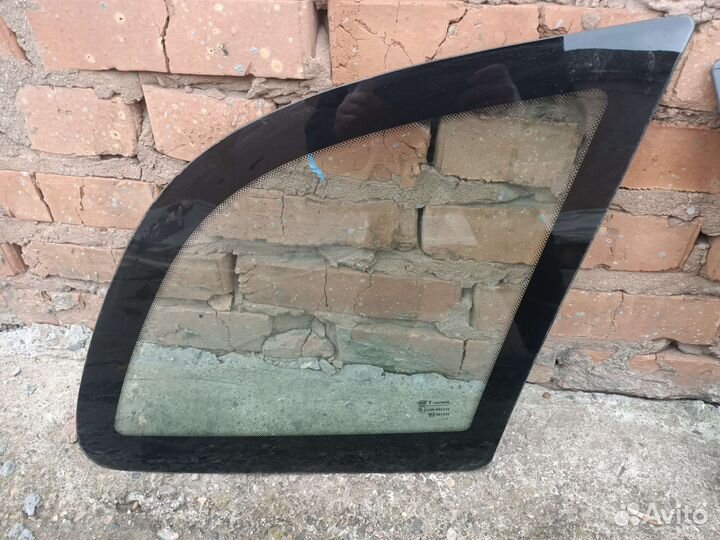 Форточка задняя Лада Калина Универсал 1117