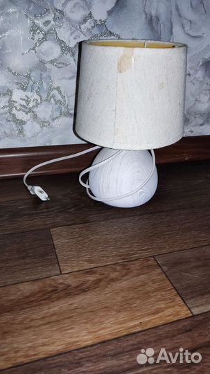 Настольная лампа