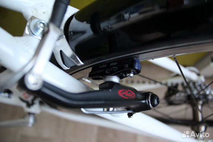 Велосипед гибрид Giant Escape R3