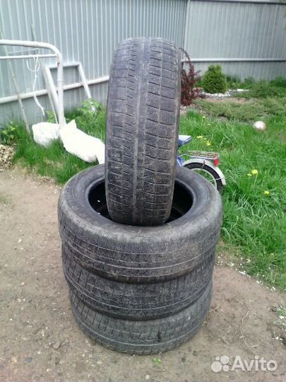 Bridgestone Blizzak DM-V1 215/60 R17