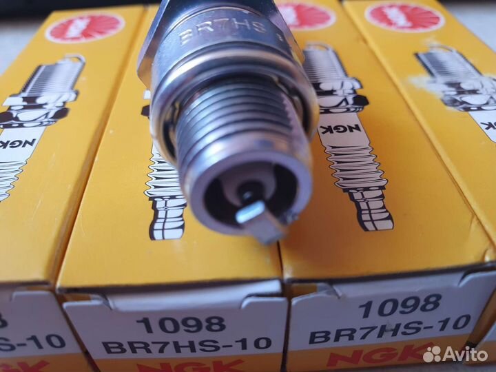 Свеча зажигания br7hs10