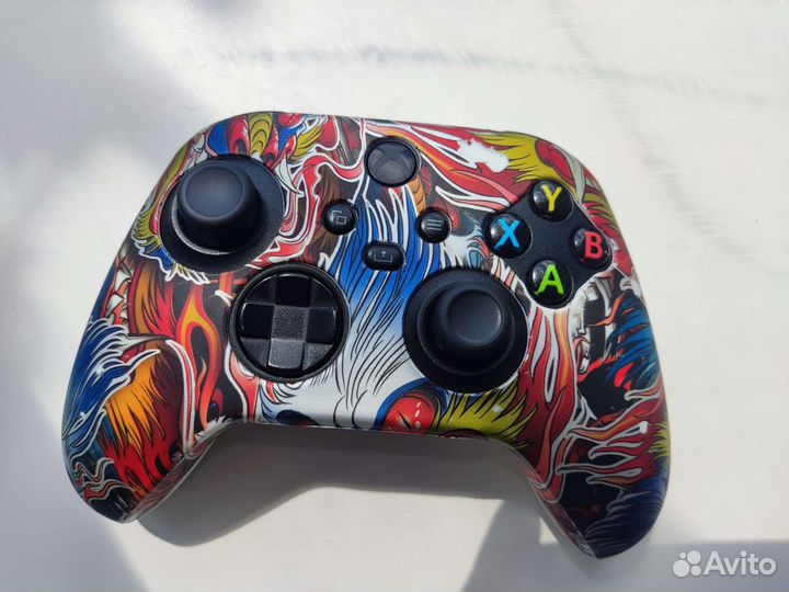 Xbox one 1 TB + 2 геймпада