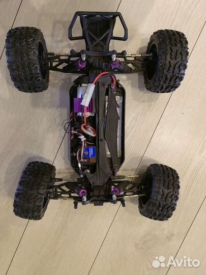 Радиоуправляемая машина 1:10