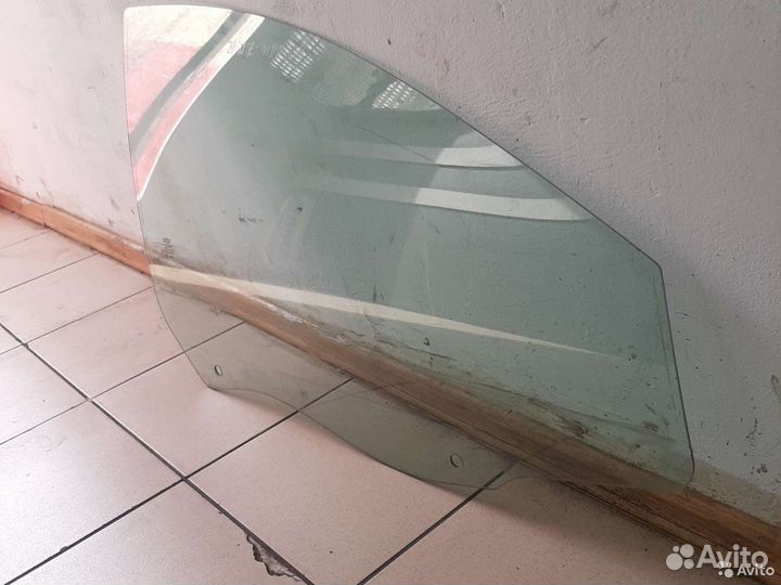 Стекло двери переднее правое Geely Emgrand EC7