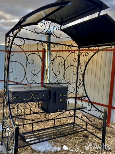 Мангал с крышей