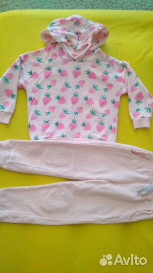 Костюмы на девочку,джинсы