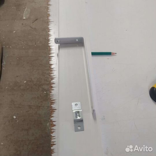 Настенное крепление для карнизов