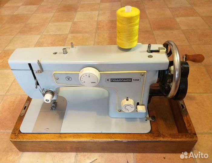 Настроенная швейная машинка Подольск-132 зиг-заг