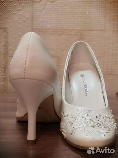 Туфли женские белые