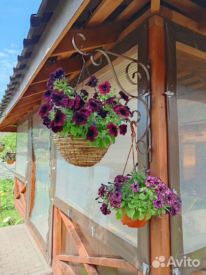 Кованый кронштейн для кашпо