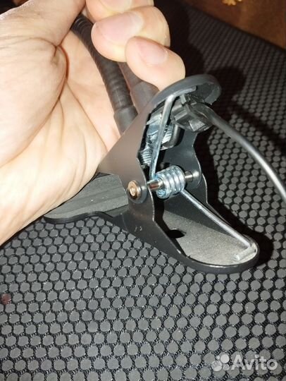 Настольная лампа с держателем для телефона