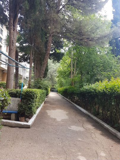 2-к. квартира, 43 м², 1/4 эт.