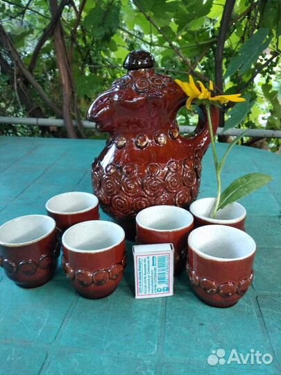 Кувшин со стаканами