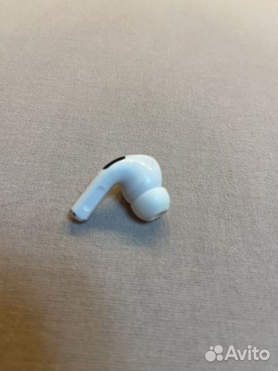 Правый наушник airpods pro с кейсом оригинал