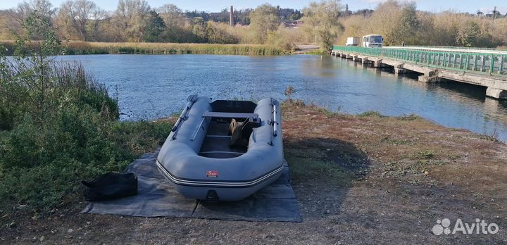 Лодка с мотором