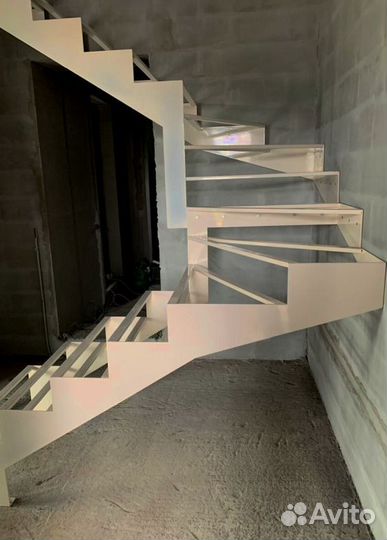 Лестницы с поворотом под ключ