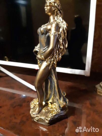 Статуетка фортуна из мрамора