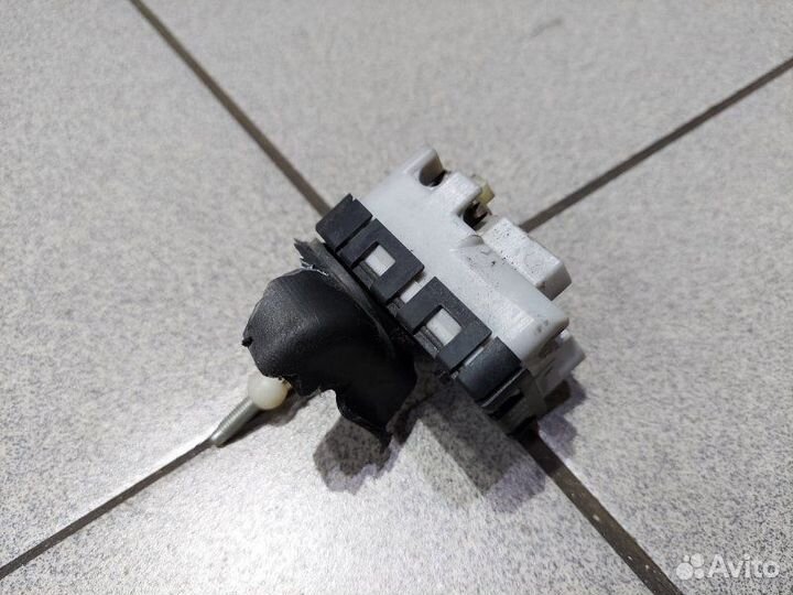 Корректор фары Toyota Harrier AVU65-0028375