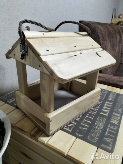 Кормушка для птиц из дерева, скворечник