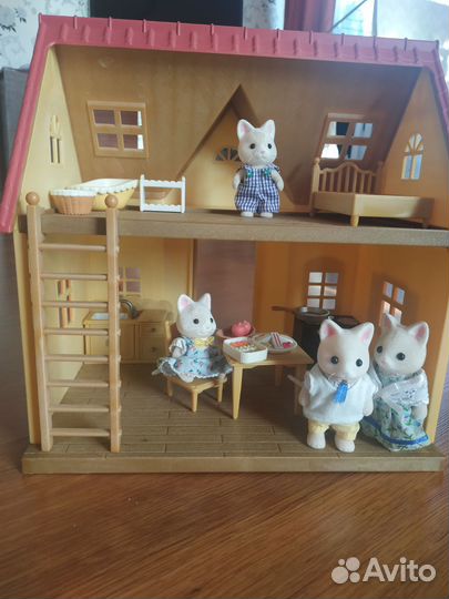 Sylvanian Families домик с мебелью + 4 зверюшки