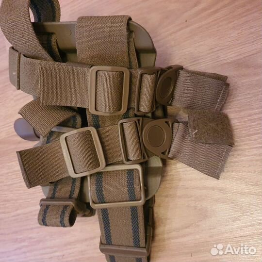 Кобура набедренная Blackhawk Serpa