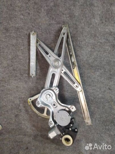 Мотор стеклоподъемника передний правый Toyota