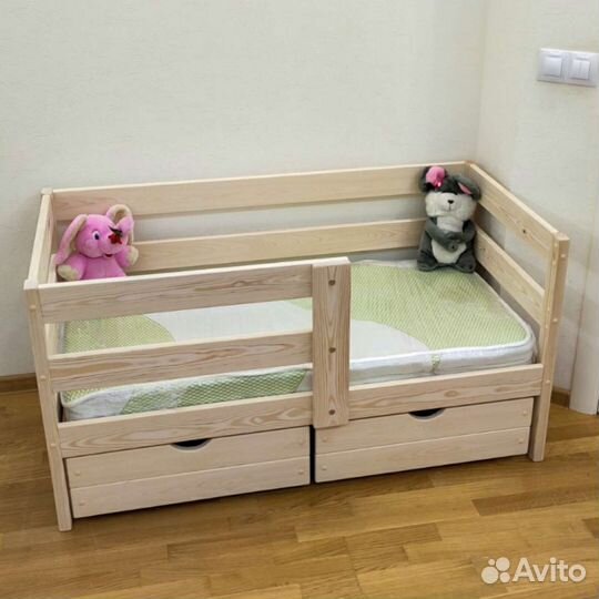 Новая детская кровать из дерева с матрасом