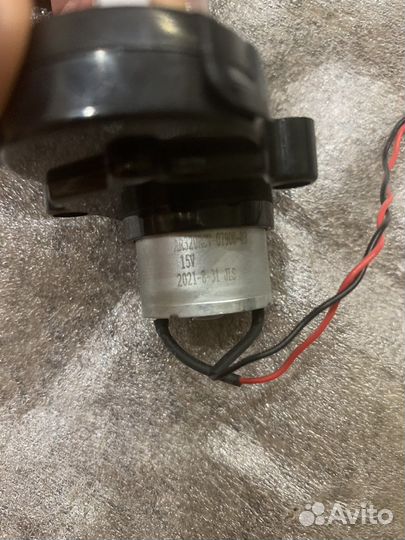 Привод боковой щетки робота-пылесоса