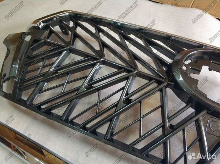 Решетка радиатора передняя Toyota Land Cruiser 200