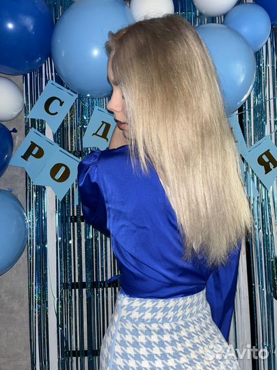 Кофта с вырезом