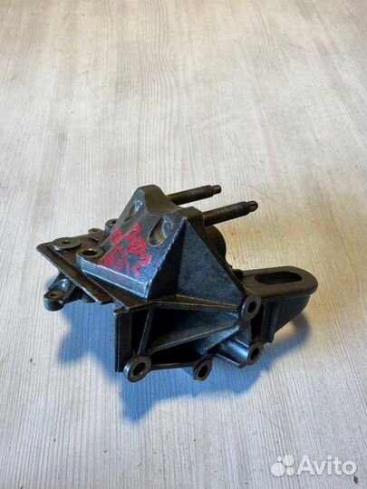 Кронштейн двигателя правый Ford Focus 2 shdb 2009