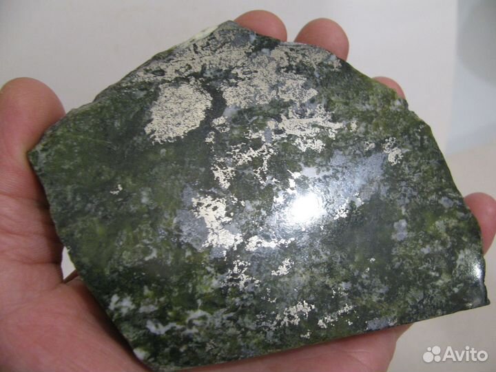 Змеевик с пиритом и магнетитом (образец)