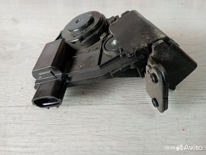 Замок двери багажника Lexus Rx350 2010