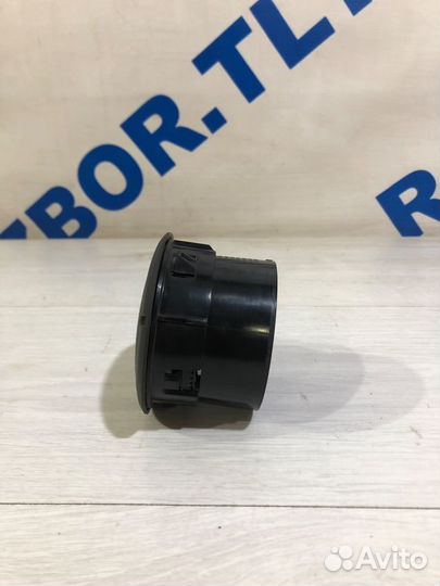 Дефлектор левый renault sandero 1 1.6 мт