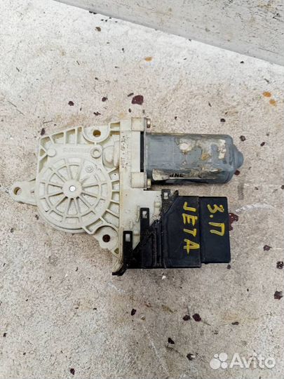 Моторчик заднего правого стеклоподъемника Volkswagen Golf 5