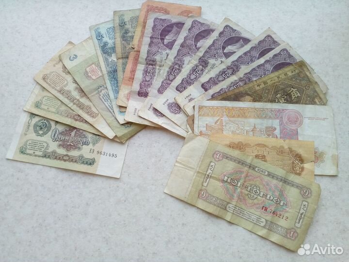 Банкноты СССР и других стран - пакетом