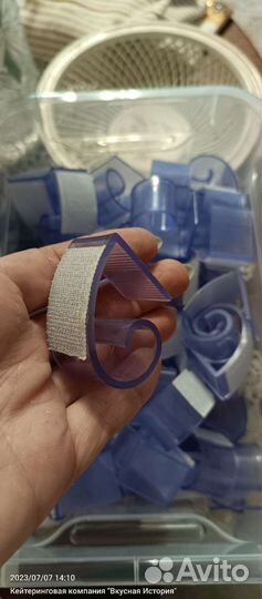 Клипса для крепления к фуршетной юбке