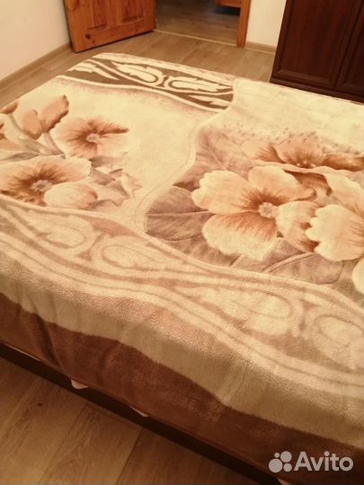 Одеяло-покрывало 180 см (двухспальное) б/у