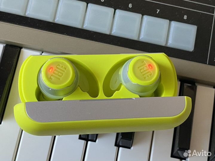 Беспроводные наушники jbl reflect flow