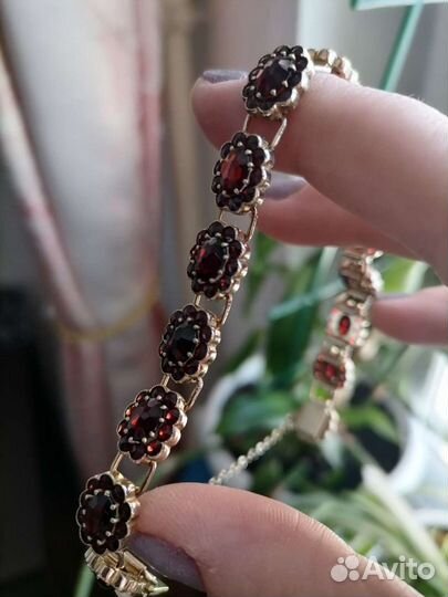 Браслет с гранатами