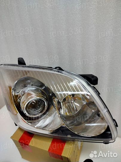 Фары Toyota Avensis T250, новые, L+R