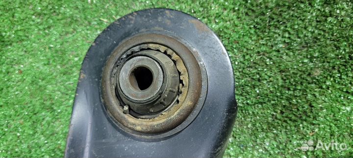 Рычаг подвески передний правый Renault Megane 2