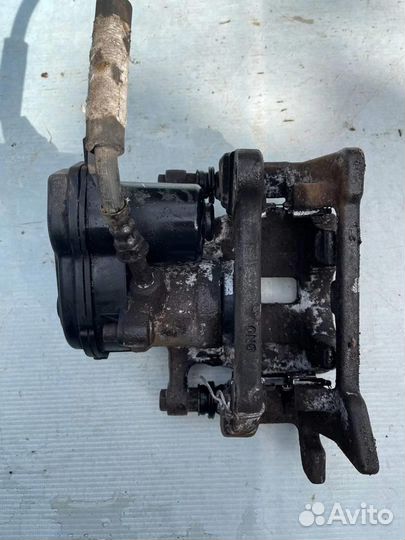 Суппорт задний правый 8K0615404B