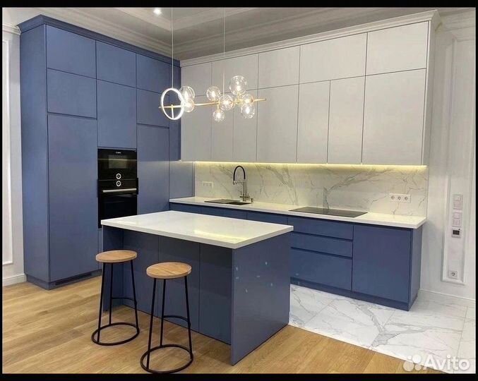 Кухня под потолок в новостройку